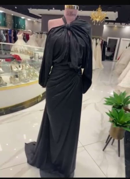 أسود